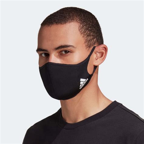 Mascarilla deportiva de Adidas .